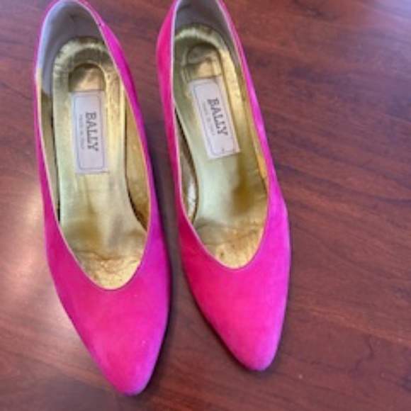 Bally Shoes - ladies dress shoes - suede - pink. - size 7.5"  excellent condition       (#29)